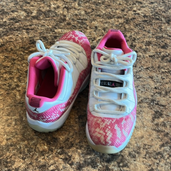 EUC Jordan 11 Low Pink Snakeskin 2013 Release Sneakers Size 8.5 - Picture 14 of 14